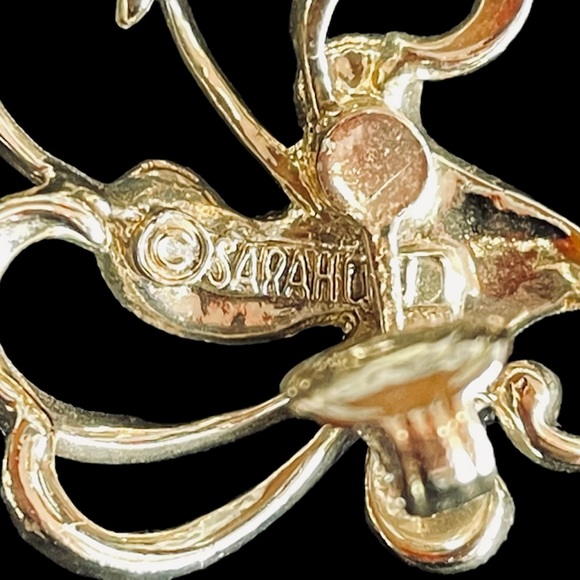 Vintage Sarah Coventry Frosted Feather 1960’s Stylized Swirl Clip On Earrings. - Picture 3 of 6